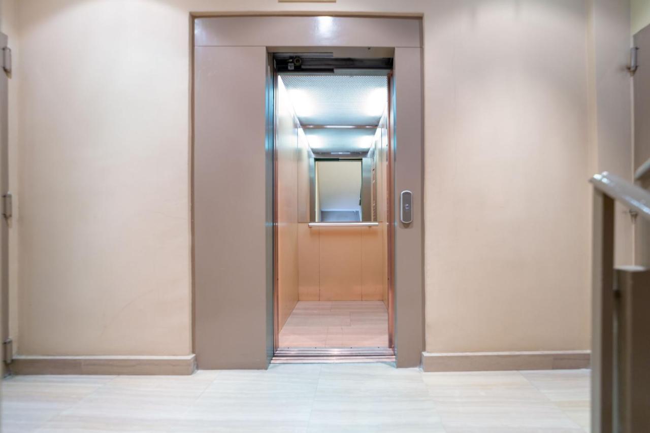 Apartamentos Gran Via Мадрид Экстерьер фото