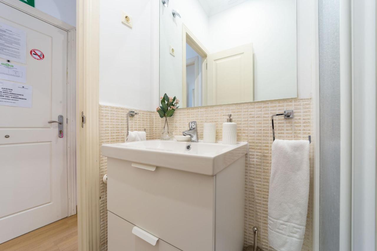 Apartamentos Gran Via Мадрид Экстерьер фото