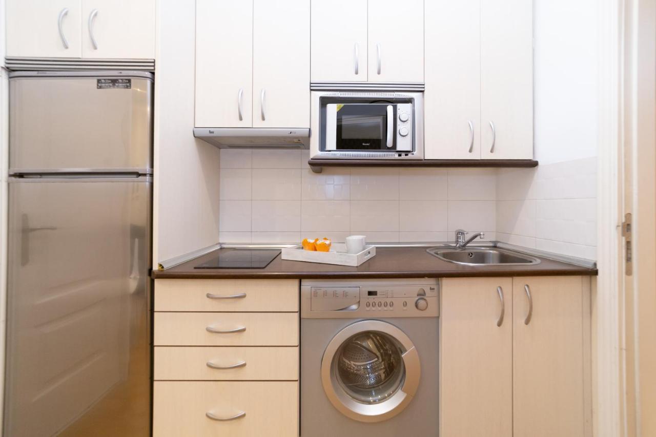 Apartamentos Gran Via Мадрид Экстерьер фото
