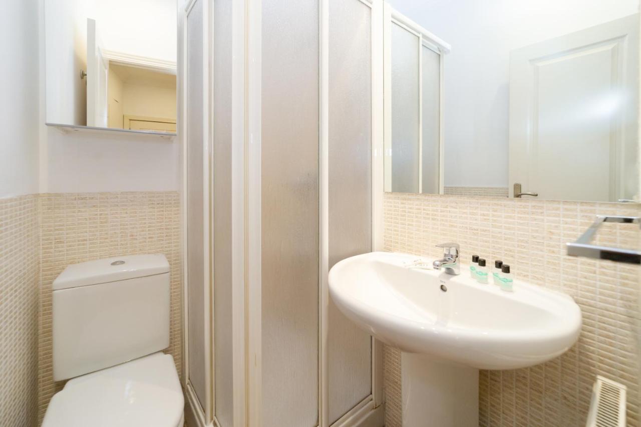 Apartamentos Gran Via Мадрид Экстерьер фото